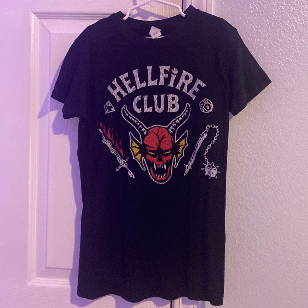 Stranger things hellfire shirt, size: S
